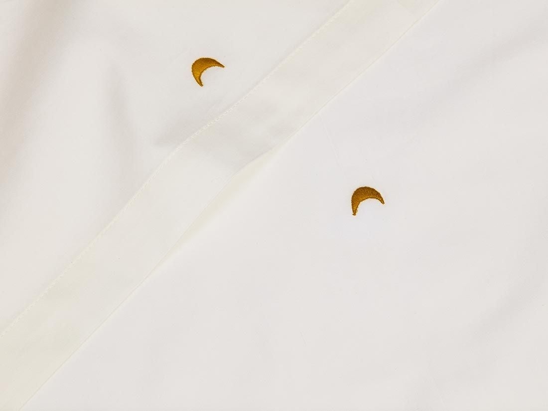 Børnelagen bomuldssatin warm white/ochre moon
