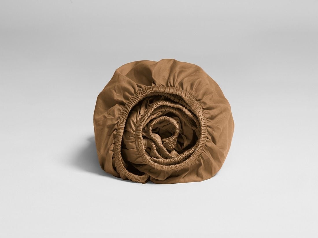 Faconlagen bomuldssatin caramel