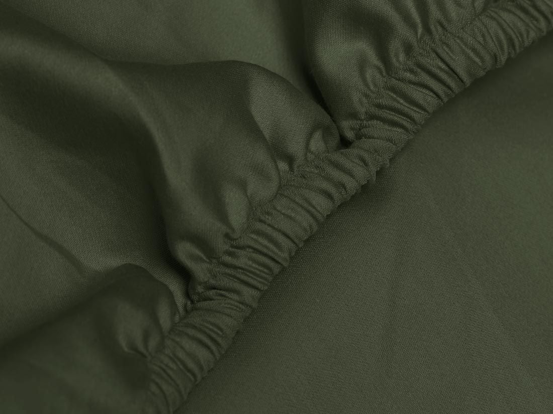 Faconlagen bomuldssatin dark olive