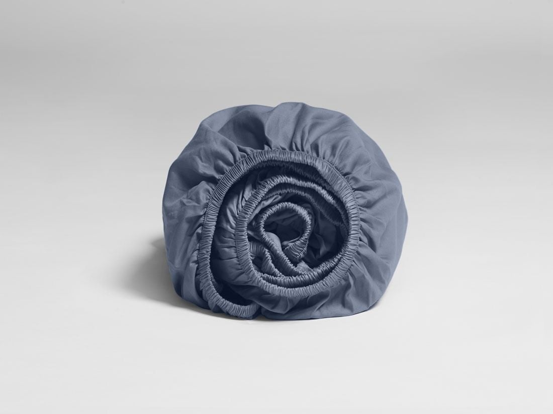 Faconlagen bomuldssatin misty blue