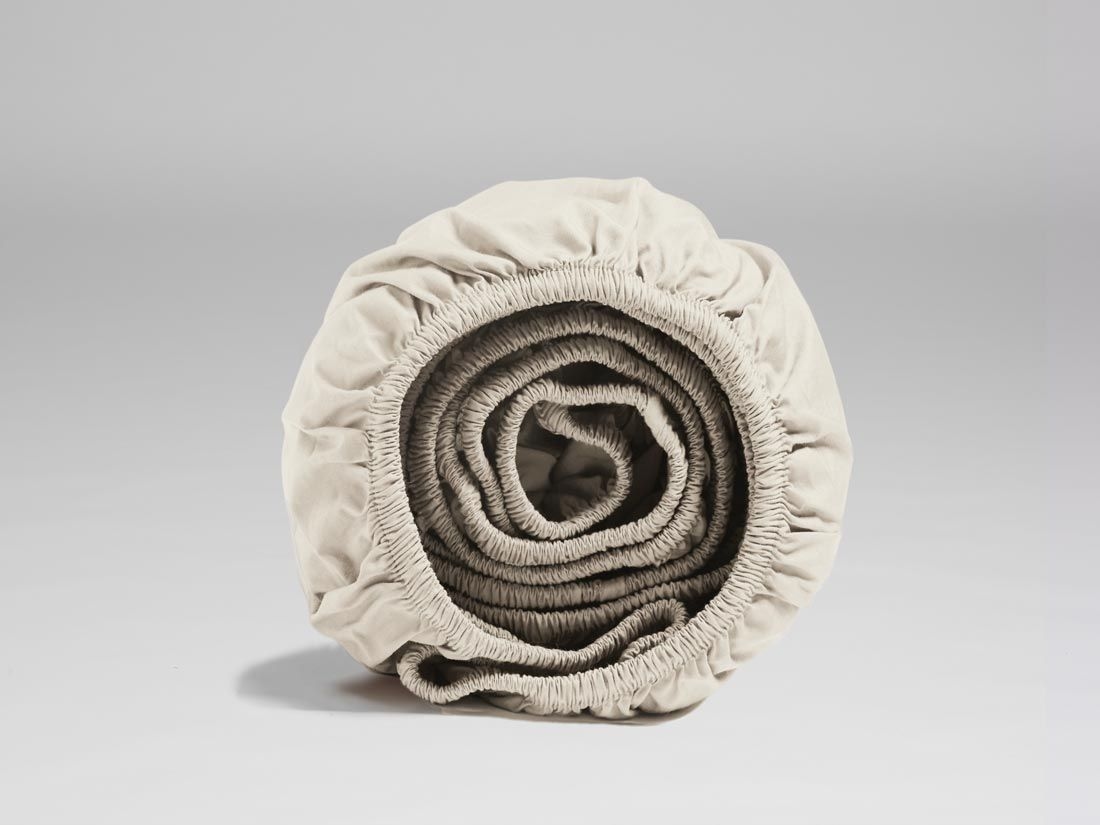 Faconlagen ekstra højt percale white sand