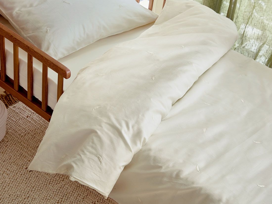 Juniordynebetræk bomuldssatin warm white feather