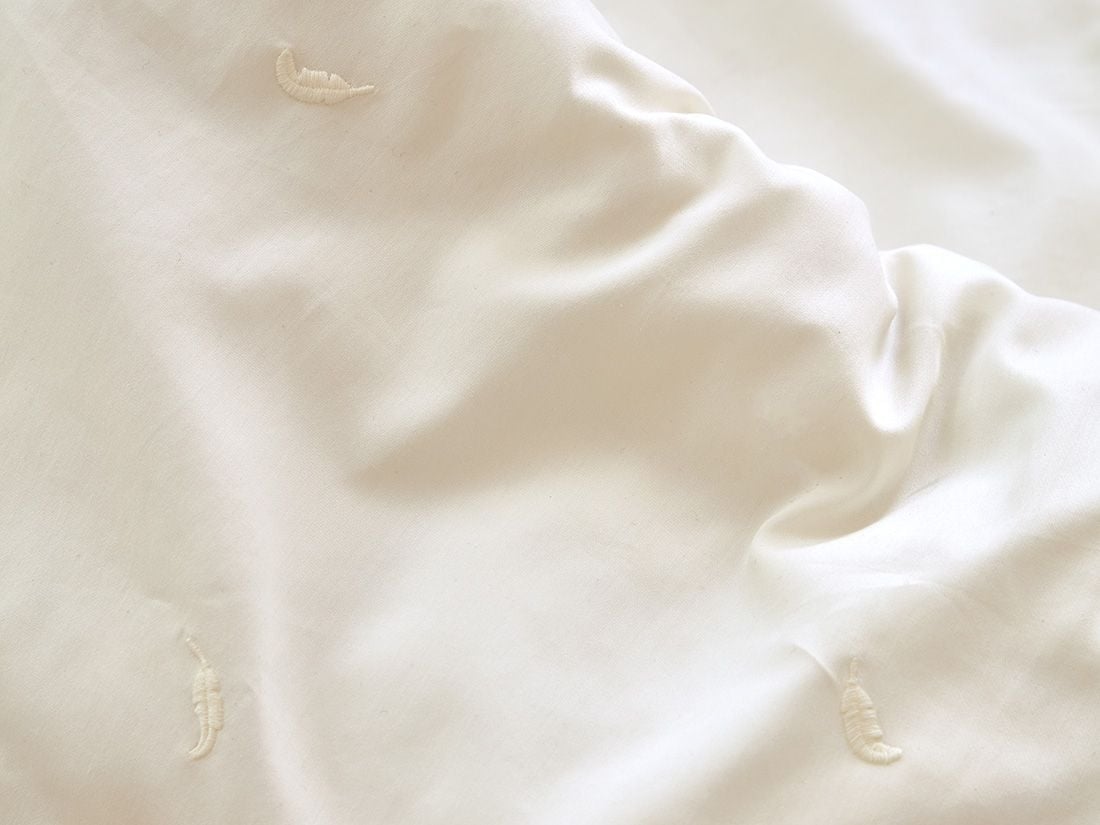 Juniordynebetræk bomuldssatin warm white feather