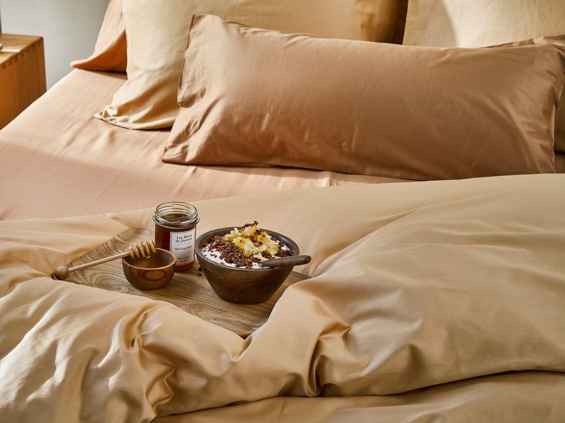 Faconlagen bomuldssatin caramel