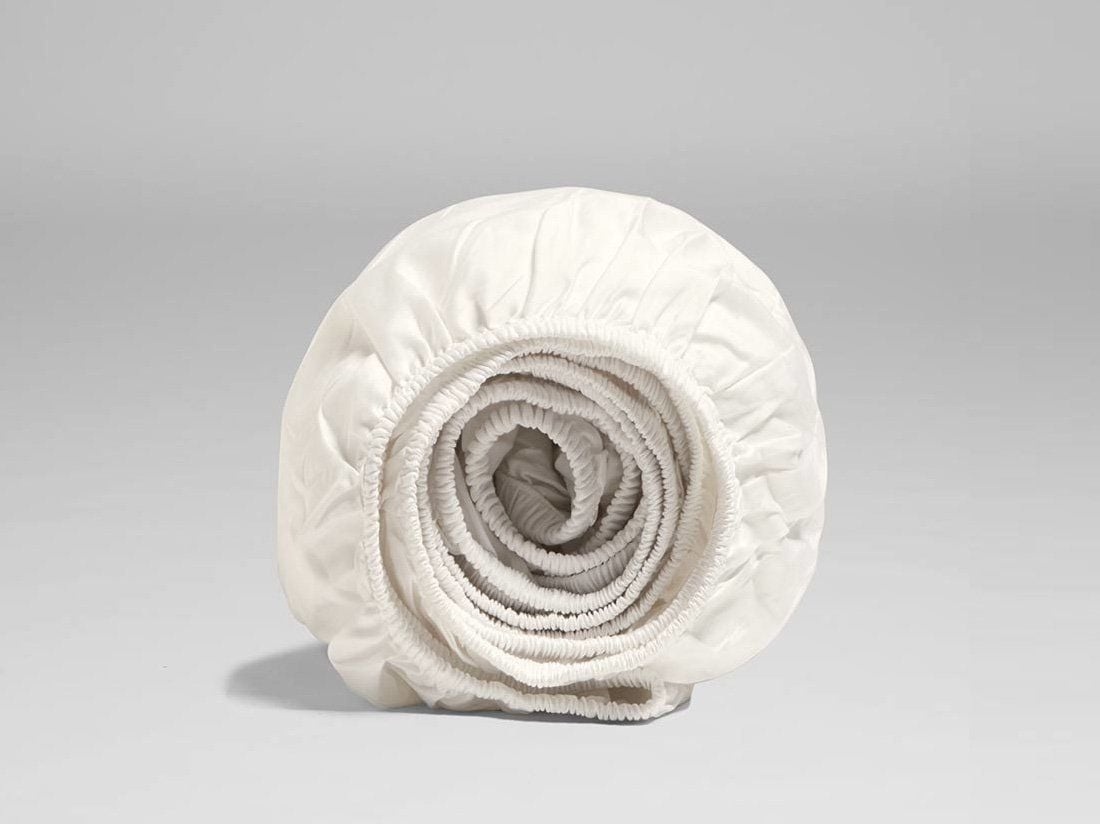 Faconlagen bomuldssatin warm white