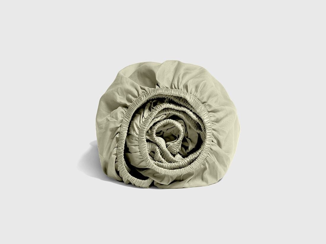 Faconlagen bomuldssatin light olive