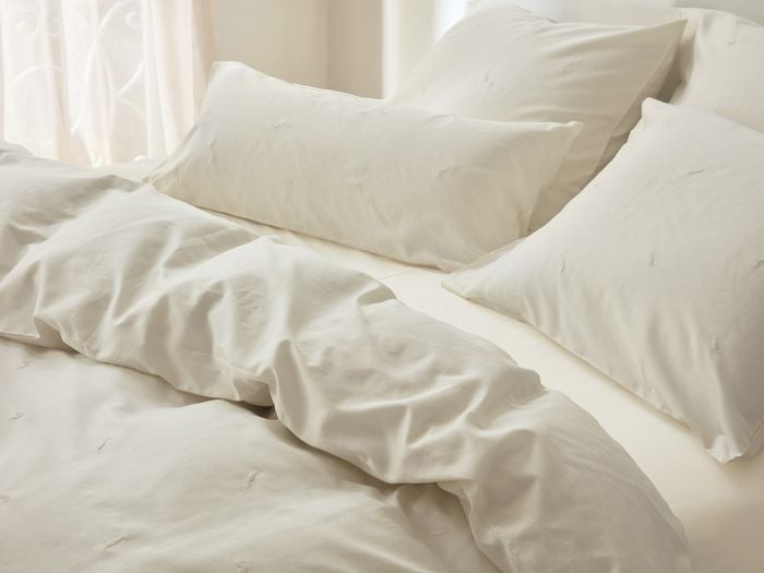 Pudebetræk bomuldssatin warm white feather
